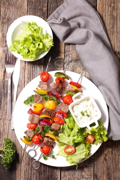 Carne frita com salada — Fotografia de Stock
