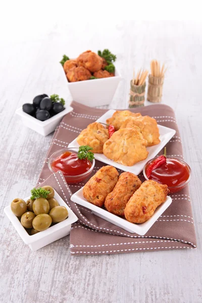 Verschiedene Tapas-Snacks — Stockfoto