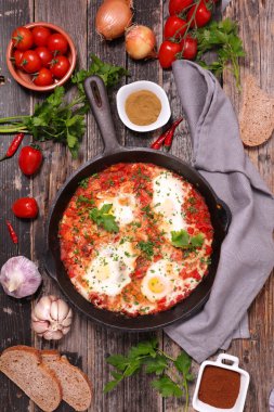 malzemelerle Tunus shakshuka