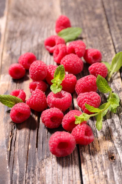 Fresh sweet raspberries — Stock Photo, Image