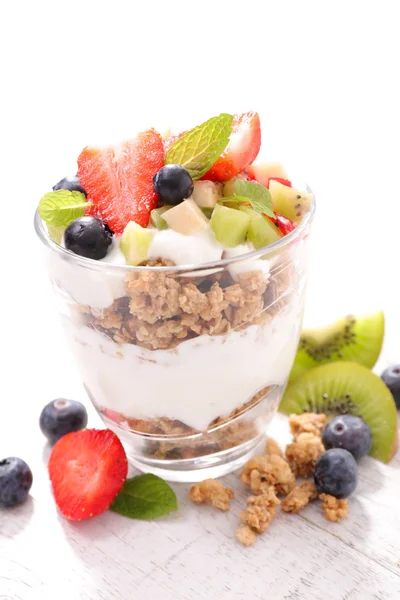 Muesli, yoghurt and berries — Stock Photo, Image