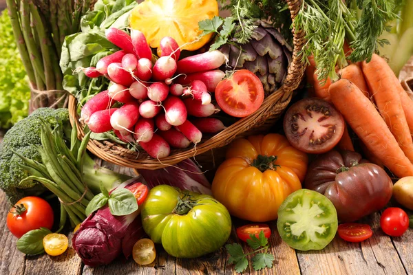 Råa grönsaker sortiment — Stockfoto