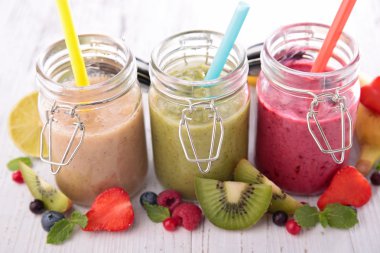 Çeşitli meyve suları.