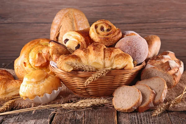 Pastelaria variada e pão — Fotografia de Stock