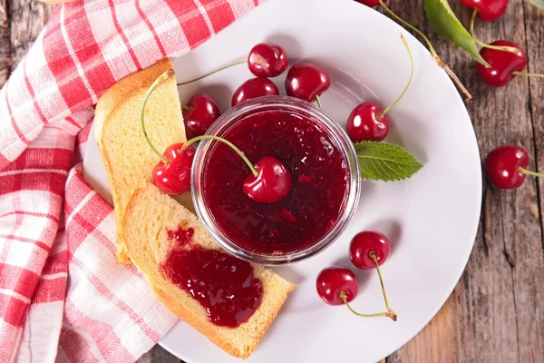 Cherry jam och brioche — Stockfoto