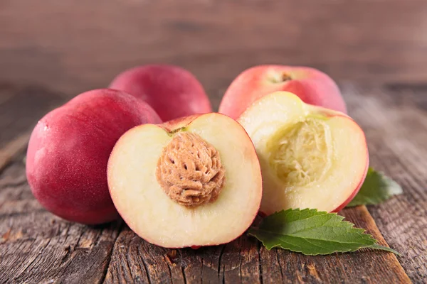 Fresh sweet peaches — Stock Photo, Image