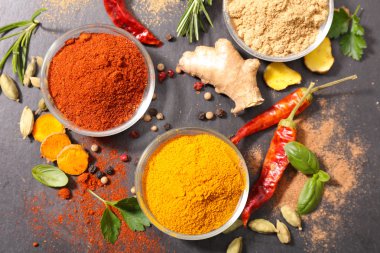 Çeşitli baharatlar ve otlar