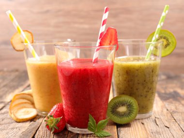 Çeşitli meyve suları.