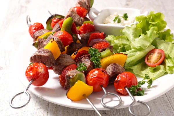 Viande de bœuf et légumes frits — Photo