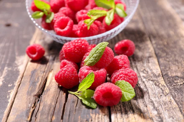 Fresh sweet raspberries — Stock Photo, Image