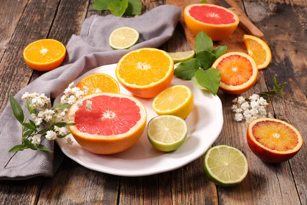 Naranjas, limones y pomelos —  Fotos de Stock