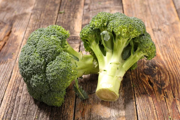 Verse rauwe broccoli — Stockfoto