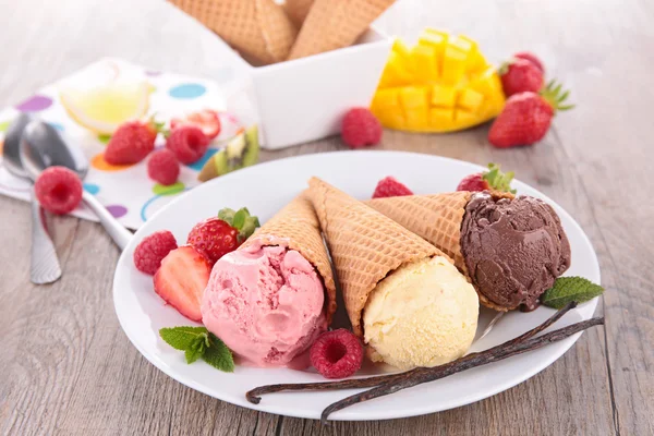 Conos de helado — Foto de Stock