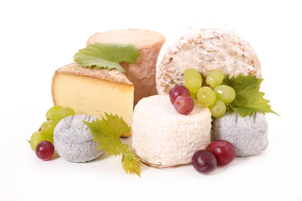 Assorted cheese and grapes — Stock Photo, Image