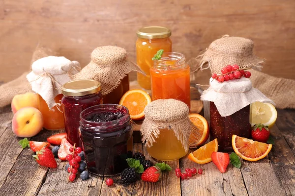 Rozmanité džemy a marmelády — Stock fotografie