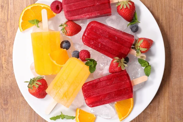 Crème glacée popsicles — Photo