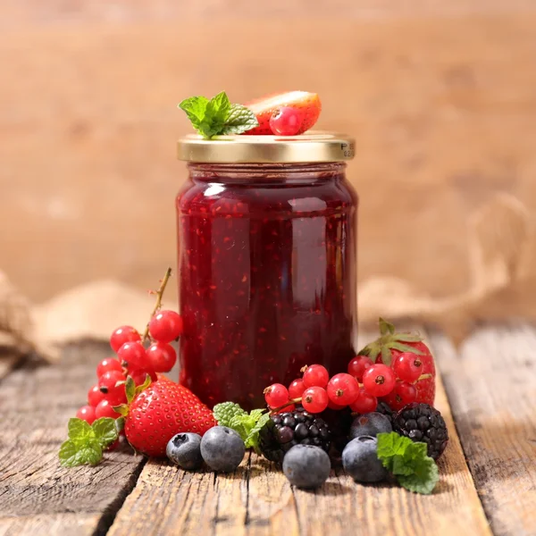Berry jam v jar — Stock fotografie
