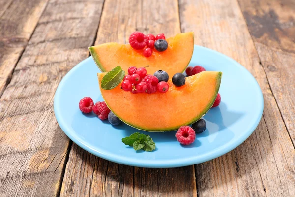 Melone und Beeren Früchte — Stockfoto