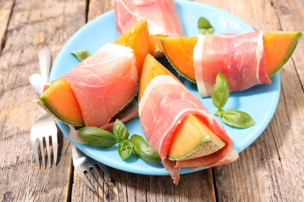 意大利熏火腿和甜的西瓜 — 图库照片