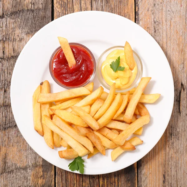 Papas fritas y salsa de tomate — Foto de Stock