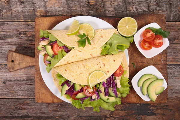 Fajita with vegetables on board — Stock Photo, Image