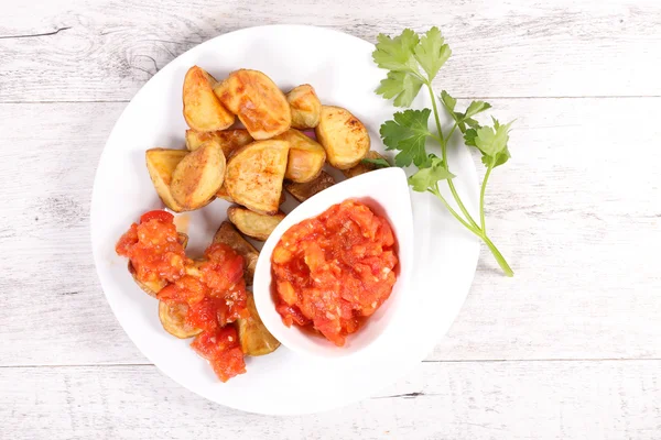 Patatas bravas и томатный соус — стоковое фото