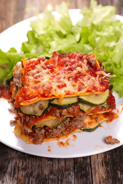 Vers gebakken lasagne — Stockfoto