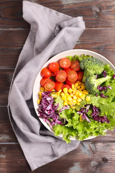 Salada de legumes frescos — Fotografia de Stock