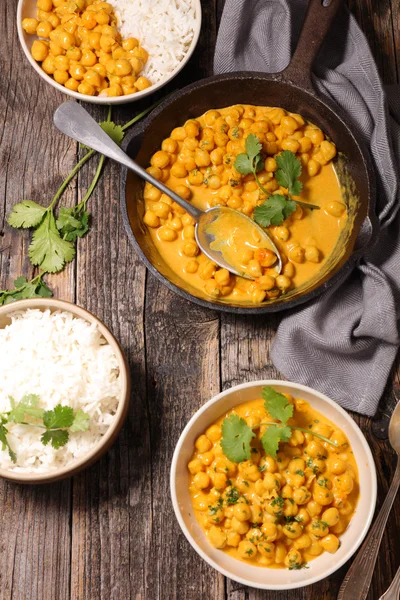 krem ve köri ile nohut