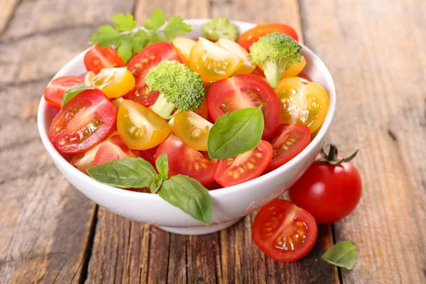 Ensalada de tomate con albahaca — Foto de Stock