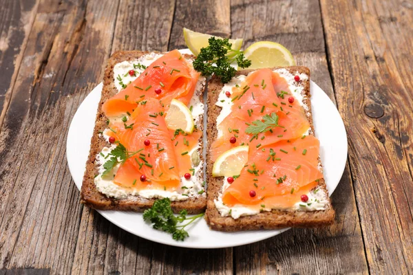 Toasts with cheese and salmon — Stock Photo, Image