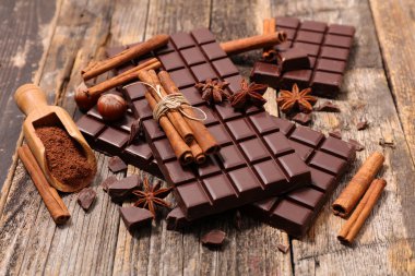 Baharat ile tatlı çikolata bar