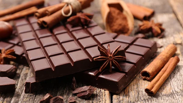 Barras de chocolate doce com especiarias — Fotografia de Stock