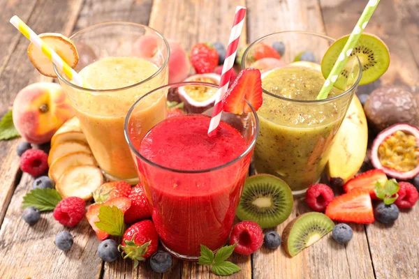 Fruit juices, smoothies — Stock Photo, Image