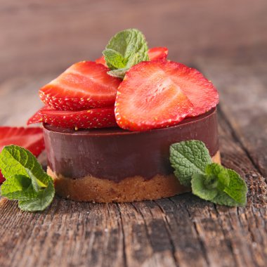 Çilekli çikolatalı pasta