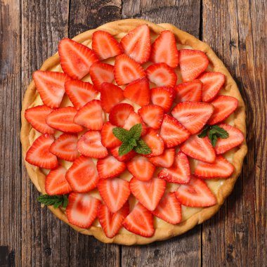 Tatlı çilekli pasta.