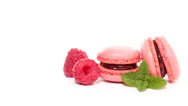 Macarrones dulces con frambuesas — Foto de Stock