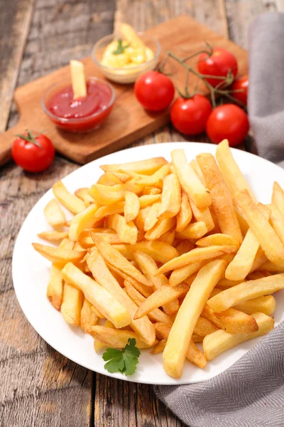 Batatas fritas com ketchup — Fotografia de Stock