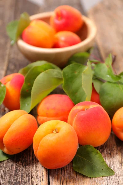 Fresh sweet apricots — Stock Photo, Image