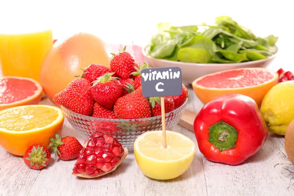 Alimentos com coleta de vitamina c — Fotografia de Stock