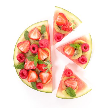 karpuz ve çilek meyve salatası