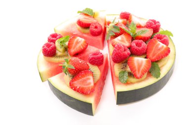 karpuz ve çilek meyve salatası