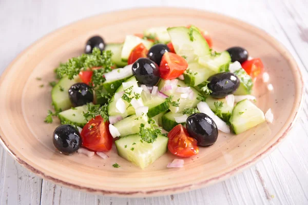 Salatalık ve domates salatası — Stok fotoğraf