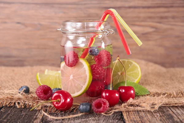 Owoców wody detox — Zdjęcie stockowe