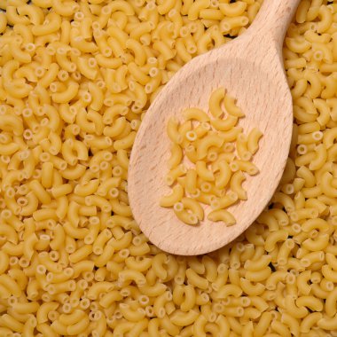 Kaşık ile pişmemiş makarna