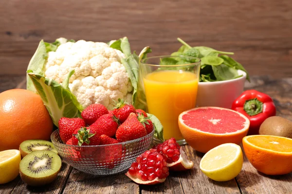 Obst und Gemüse Sortiment — Stockfoto