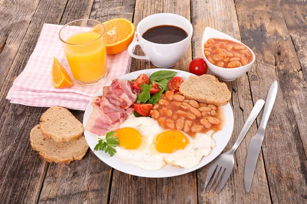 Traditionelle Frühstückskomposition — Stockfoto