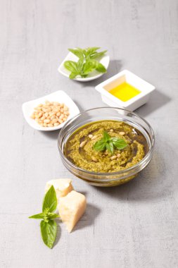 pesto sosu malzemeler ile