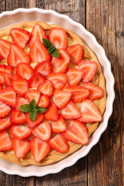 Tatlı çilekli pasta.