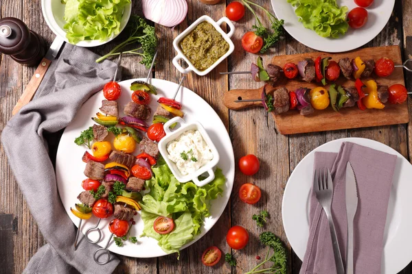 Carne barbecue e verdure — Foto Stock